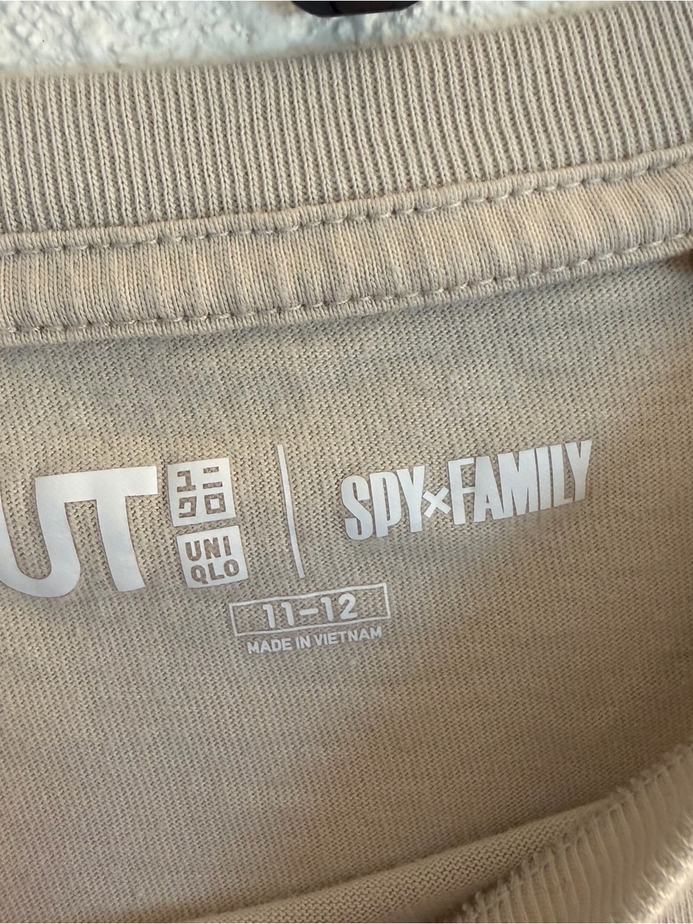 Uniqlo Beige SPY x FAMILY Graphic Tee - Neutral Tone - Picture 3 of 3